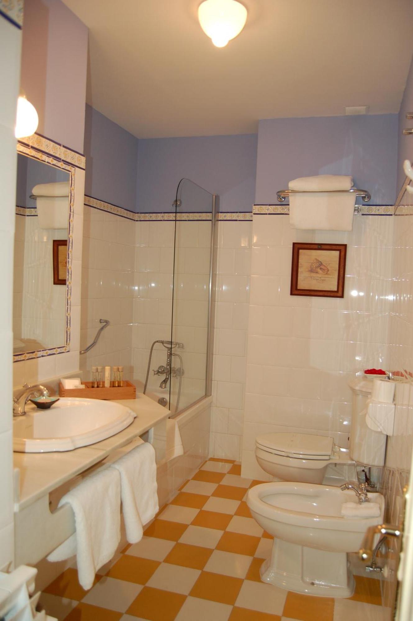 Hotel Casona De La Paca 3*